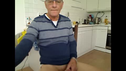 hankk54 online show from 11.04.25