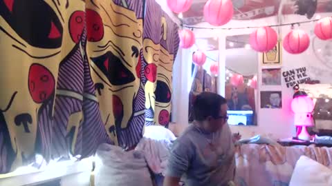 Snapshot of hankrams chatting on 10.04.25 hank rams online show from 10.04.25