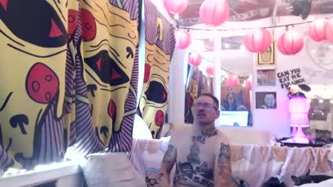 Snapshot of hankrams chatting on 11.15.25 hank rams online show from 11.15.25