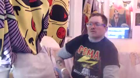 Snapshot of hankrams chatting on 12.14.25 hank rams online show from 12.14.25