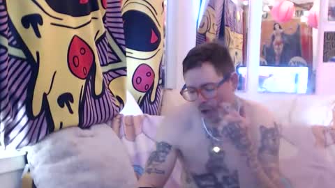 Snapshot of hankrams chatting on 12.14.25 hank rams online show from 12.14.25