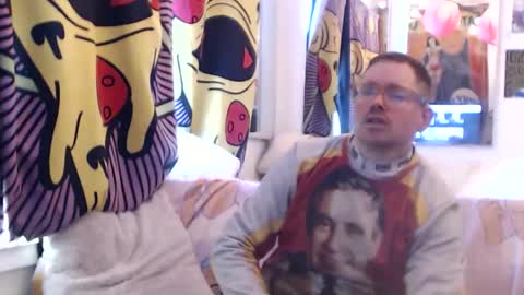 Snapshot of hankrams chatting on 12.16.25 hank rams online show from 12.16.25