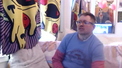 Snapshot of hankrams chatting on 12.17.25 hank rams online show from 12.17.25