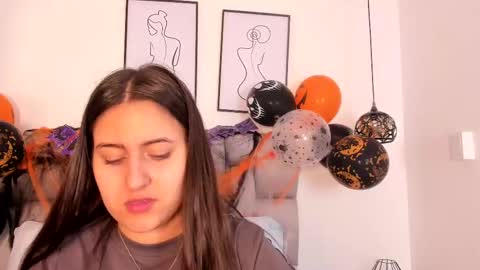 Snapshot of hanna__evans_ chatting on 10.30.25 hanna__evans_ online show from 10.30.25