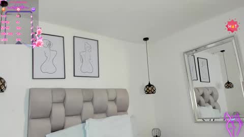 Snapshot of hanna__evans_ chatting on 11.24.25 hanna__evans_ online show from 11.24.25