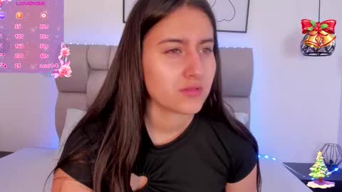 Snapshot of hanna__evans_ chatting on 11.29.25 hanna__evans_ online show from 11.29.25