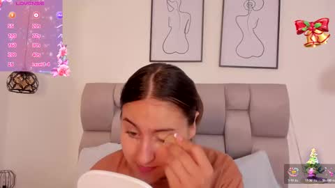 Snapshot of hanna__evans_ chatting on 11.30.25 hanna__evans_ online show from 11.30.25