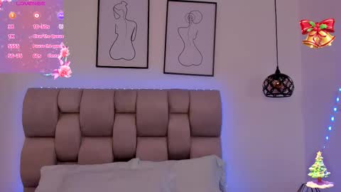 Snapshot of hanna__evans_ chatting on 12.14.25 hanna__evans_ online show from 12.14.25