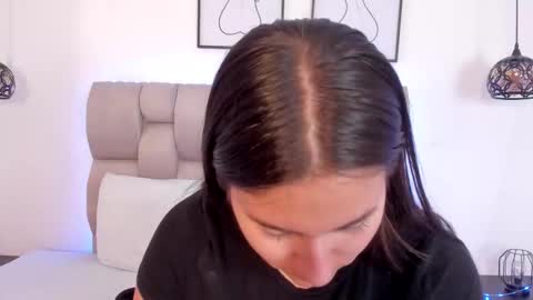 Snapshot of hanna__evans_ chatting on 12.16.25 hanna__evans_ online show from 12.16.25