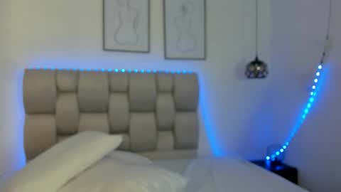 hanna__evans_ online show from 02.08.26