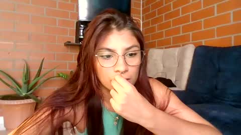 Snapshot of hanna_beily chatting on 02.10.25 hanna online show from 02.10.25