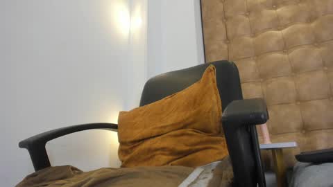 Snapshot of hanna_jadidi chatting on 01.27.25 Hanna online show from 01.27.25