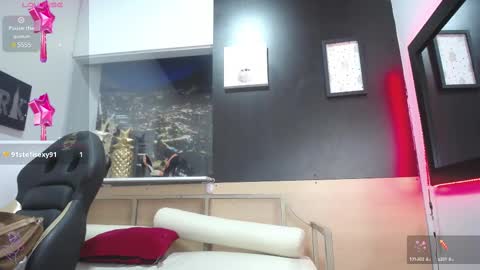 Snapshot of hanna_lamber chatting on 03.08.25 hanna_lamber online show from 03.08.25