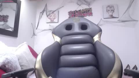 hanna_lamber online show from 10.29.25