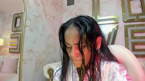 Snapshot of hanna_slut chatting on 12.21.25 EVA online show from 12.21.25