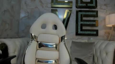 Snapshot of hanna_slut chatting on 12.22.25 EVA online show from 12.22.25