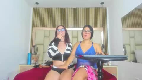 Snapshot of hannaandcherri chatting on 11.24.25 hannaANDcherri online show from 11.24.25