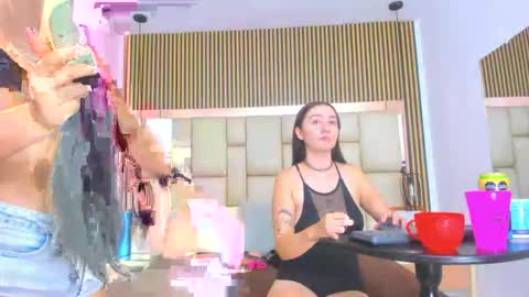 Snapshot of hannaandcherri chatting on 12.14.25 hannaANDcherri online show from 12.14.25