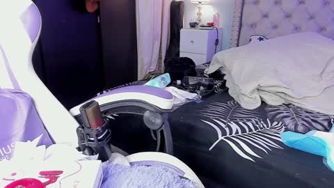 Snapshot of hannachris chatting on 01.30.25 Hanna online show from 01.30.25