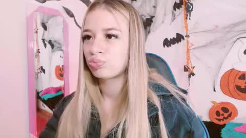 Hannah 027 online show from 10.22.25