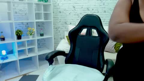 Hannah  online show from 10.15.25