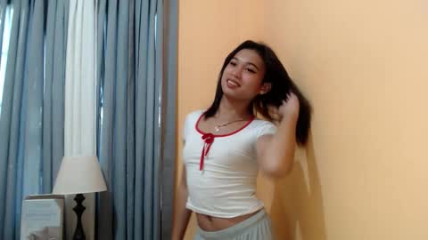 Snapshot of hannah_davis69 chatting on 10.02.25 Alex online show from 10.02.25