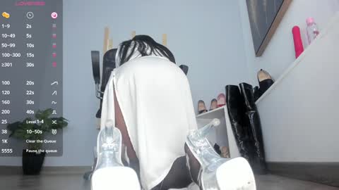 HANNAH HOWELL online show from 12.05.24