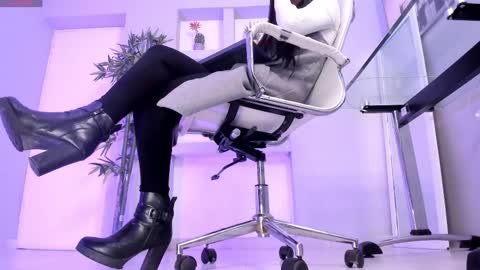 HANNAH HOWELL online show from 02.18.25