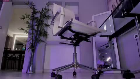 HANNAH HOWELL online show from 09.24.25