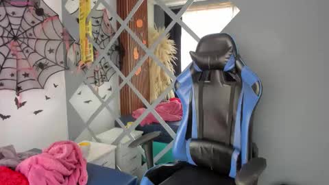 Snapshot of hannah_loverr chatting on 11.04.25 hannah online show from 11.04.25