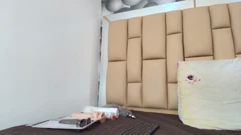 hannah_teehn online show from 11.22.25