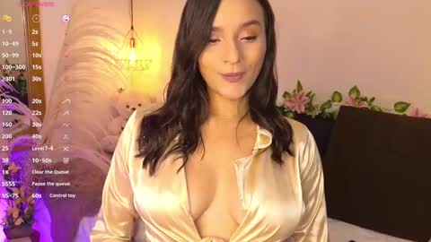 Hannah Williams online show from 09.26.25