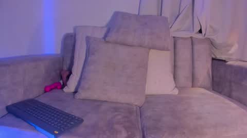 Snapshot of hannahdavisx chatting on 11.21.25 Hannah online show from 11.21.25