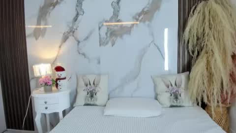 Hannahill69 online show from 12.17.25