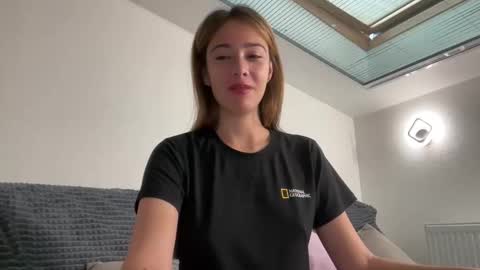 Snapshot of hannahinto chatting on 11.19.25 hannahinto online show from 11.19.25