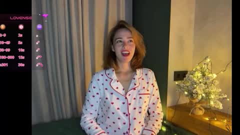 Snapshot of hannahinto chatting on 12.14.25 hannahinto online show from 12.14.25