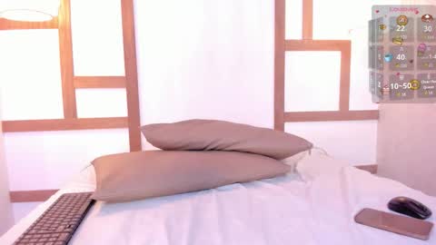 hannahmonttgomery  Help me reach 100 Hands up online show from 10.26.25