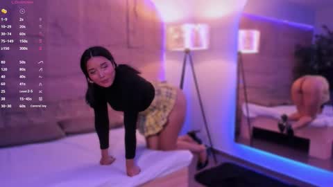 hannahmonttgomery  Help me reach 100 Hands up online show from 03.05.26