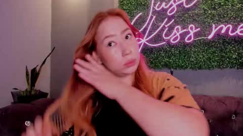 hannamartinn_ online show from 10.22.25