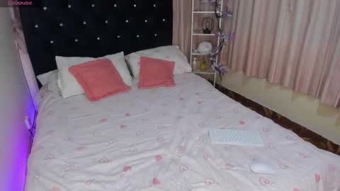 Snapshot of hannamour chatting on 03.27.26 alejandra online show from 03.27.26