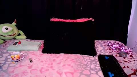 Snapshot of hannaqueen23 chatting on 10.19.25 hannaqueen23 online show from 10.19.25