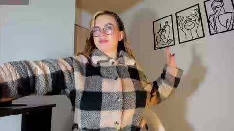   hannasofia x        Schedule 700 -1400GTM-5 online show from 03.20.26