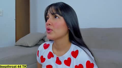 Snapshot of hannathompson___ chatting on 11.09.25 Hanna online show from 11.09.25