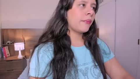 Snapshot of hanny_13 chatting on 12.02.25 taylor live online show from 12.02.25