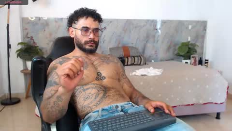 Snapshot of hanz_col chatting on 06.29.26 hanz_col online show from 06.29.26
