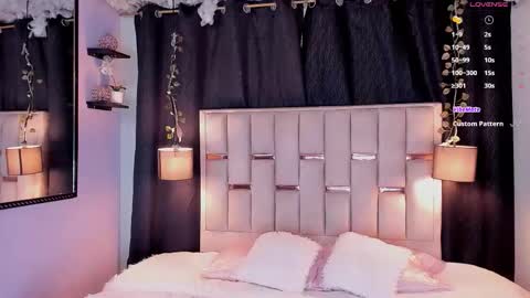 Snapshot of hanzking01 chatting on 11.18.25 Hanzking01 online show from 11.18.25