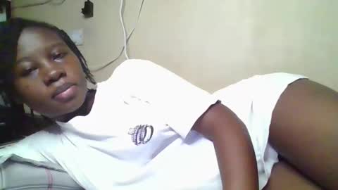 Snapshot of happy_dimple chatting on 09.18.25 happy_dimple online show from 09.18.25