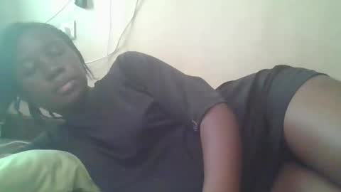 Snapshot of happy_dimple chatting on 09.22.25 happy_dimple online show from 09.22.25