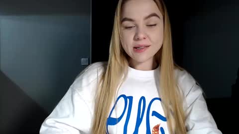 Snapshot of happy_fox_ chatting on 02.05.25 happy_fox_ online show from 02.05.25