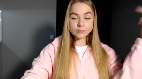 Snapshot of happy_fox_ chatting on 02.11.25 happy_fox_ online show from 02.11.25